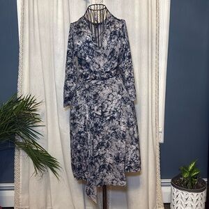 adorable blue and white dress with a tie in the front pre-loved